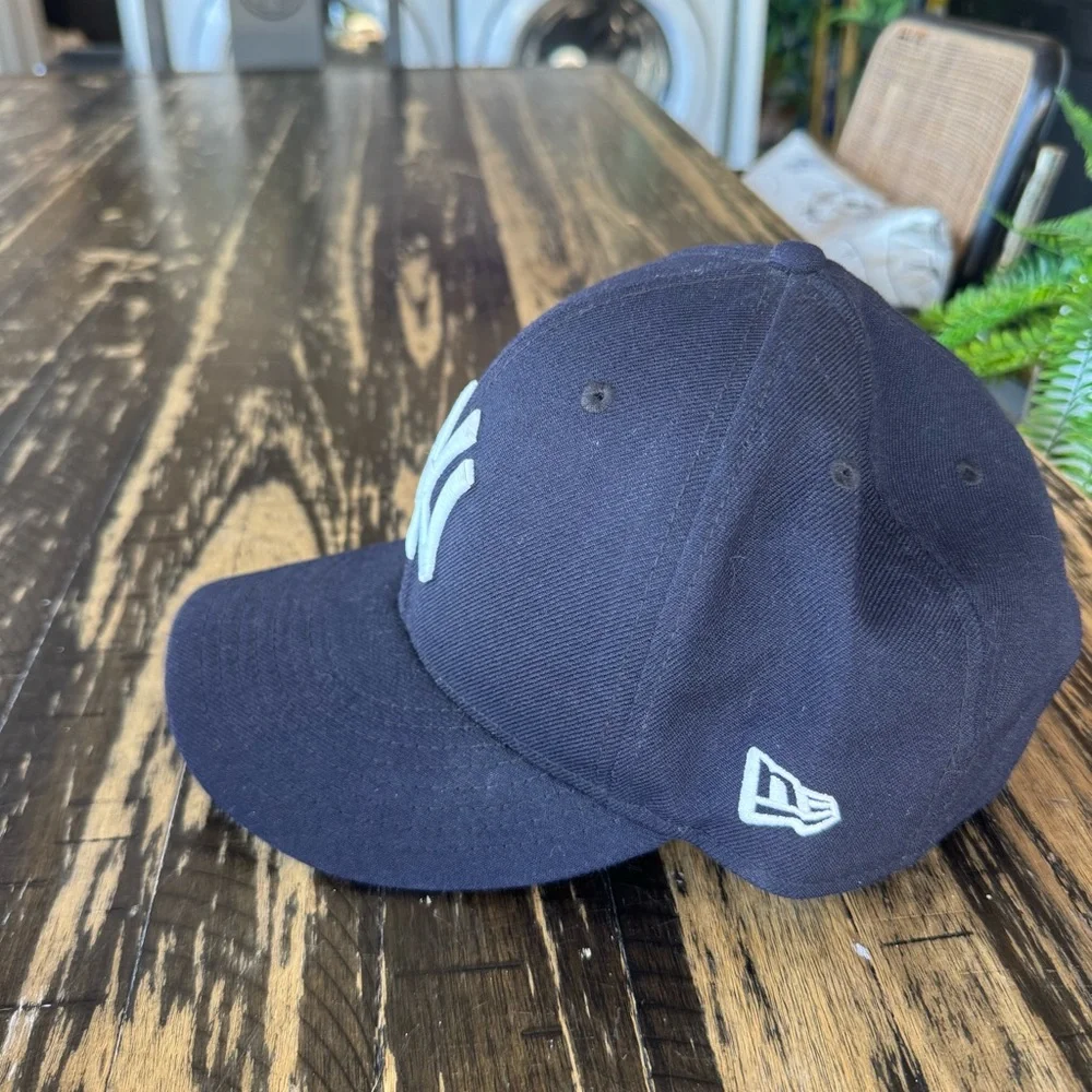 💫 New Era 9FIFTY Light Snapback – New York Hat (Navy & White)